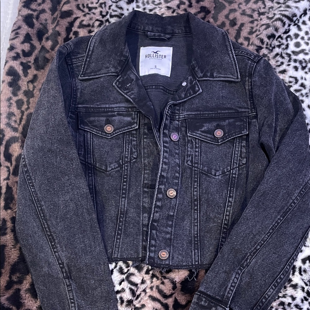 Hollister Women's Washed Black Cropped Jean Jacket